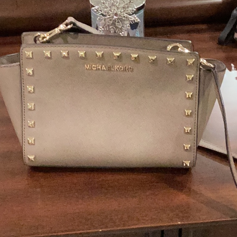 MICHAEL KORS GROMMET CROSSBODY BAG